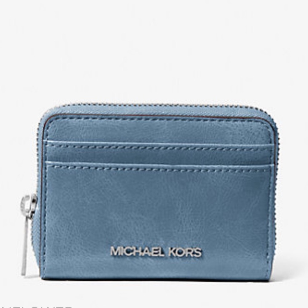 MICHAEL KORS Jet Set Medium Distressed Zip Around Card Case
Cornflower
NWT